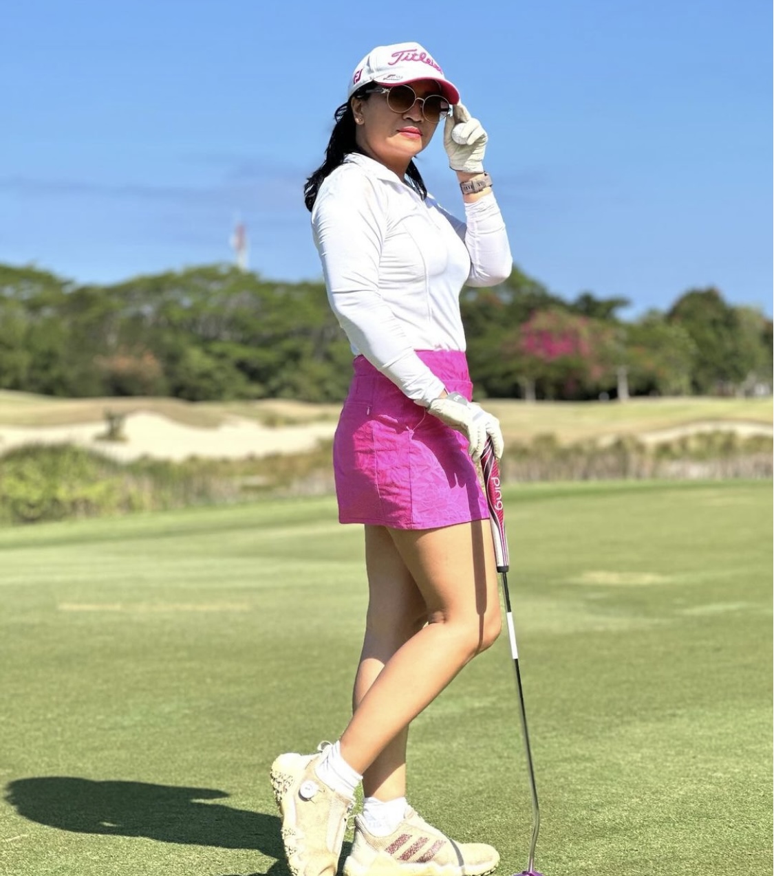 Ladies top plain white long sleeve mandarin neck with front zip fastening underarm and lower sleeve panels dry fit with exposed overlock stitching - Image 2